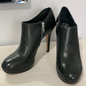 VINCE CAMUTO VC-ELVIN PLATFORM BOOTIES LEATHER